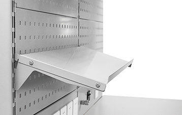 Adjustable tilted shelf
