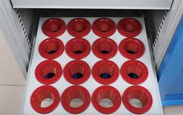 Pull-out tool holder