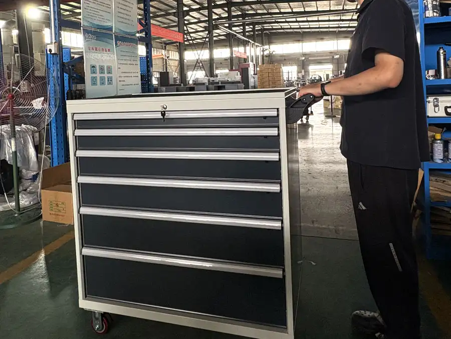Heavy-Duty Rolling Tool Cabinets